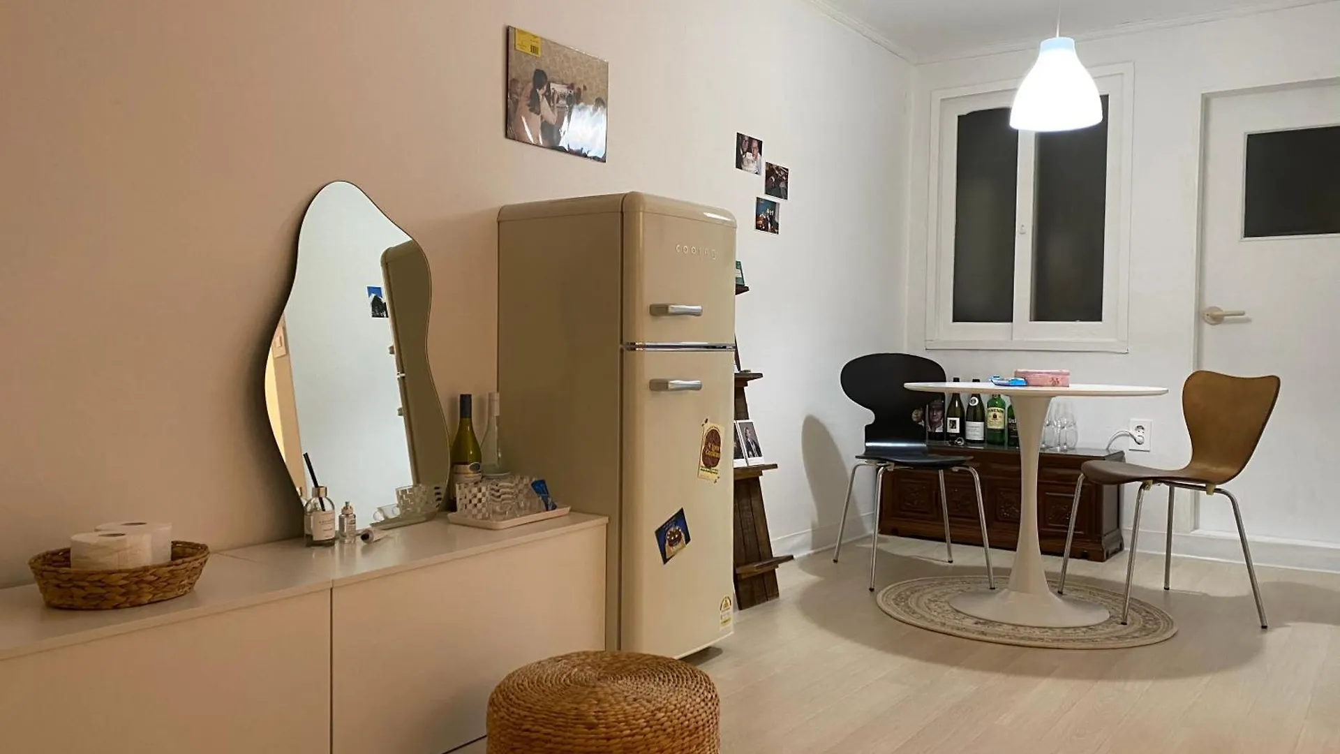 Omok Bridge, 2 Room, Netflix, Youtube Seoul