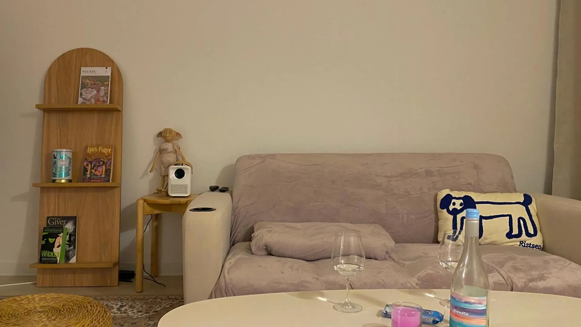 Apartment Omok Bridge, 2 Room, Netflix, Youtube Seoul
